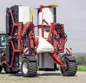 Lifestyle: Pöttinger Bandschwader Mergento VT 9220 Schwadablage mittig, seitlich, gezogen, Heck