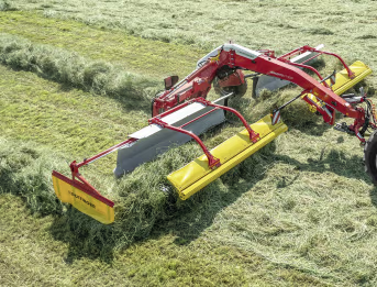 Lifestyle: Pöttinger Bandschwader Mergento VT 9220 Schwadablage mittig, seitlich, gezogen, Heck