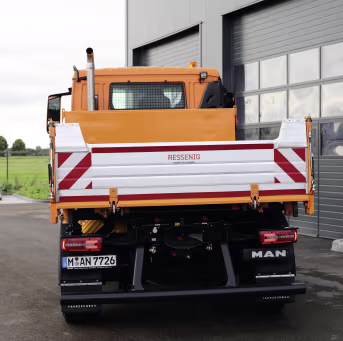Produktbild: MAN Systemfahrzeuge 13.290 Baureihe TGM mit Festaufbau und Kommunalhydraulik