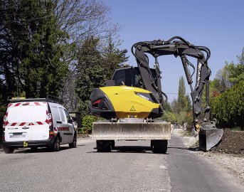 Produktbild: MECALAC Mobilbagger 15MWR Hubkraft 6.500 kg, Leistung 100 kW (136 PS) bei 2.300 min⁻¹, 0 – 35 km/h