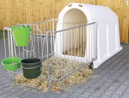 Lifestyle: KERBL Kälberiglu CalfHouse PE UV+ für 1 Kalb, mit Umzäunung
