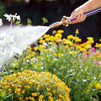 Lifestyle: GARDENA Spritze mit Schnellkupplung für alle Schlauchgrößen 13 mm (1/2 Zoll) und 19 mm (3/4 Zoll)