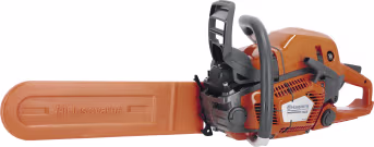 Produktbild: Husqvarna Benzin-Kettensäge 545 Mark II in Orange mit Schwertschutz, Seitenansicht