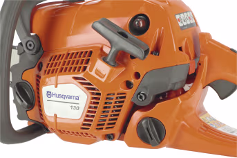 Produktbild: Husqvarna Benzin-Kettensäge 130 in Orange mit Startgriff und Motorgehäuse