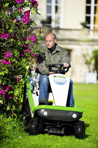 Lifestyle: ETESIA Aufsitzmäher Bahia Electric