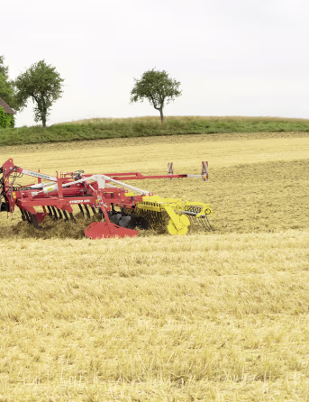 Lifestyle: Pöttinger Grubber SYNKRO 3-balkig Dreipunktanbau Kat. 2