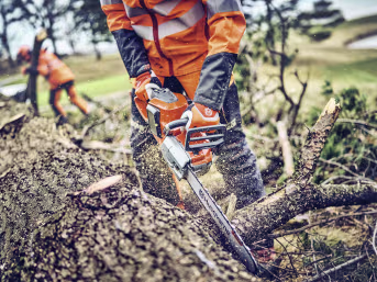Lifestyle: Husqvarna® Akku-Kettensäge 542i XP® Schienenlänge 40 cm