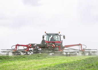 Lifestyle: Massey Ferguson Schwader MF RK 4 Kreisel, Schwad mittig