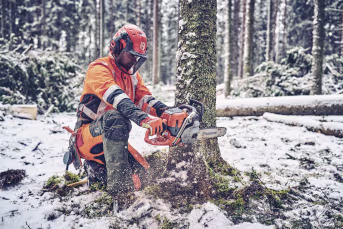Lifestyle: Husqvarna® Benzin-Kettensäge 560 XP® Mark II
