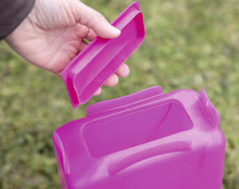 Produktbild: Pinker Futterautomat für Geflügel mit Tragegriff und Standfüßen