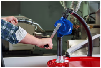 Produktbild: PRESSOL Hand-Fasspumpe - Kurbelpumpe für Diesel, Heizöl, Petroleum, Kühlmittel und Scheibenreiniger, 18 l/min