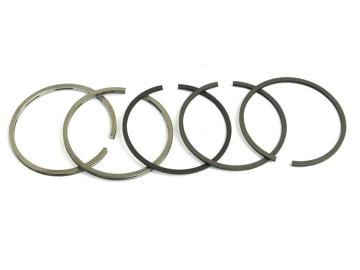 Kolbenringsatz, Motor D66; D99; D132, Stärke 2,40 mm; 2,40 mm; 2,40 mm; 4,75 mm; 4,75 mm, für Case IH Kolbenringsatz, Motor D66; D99; D132, Stärke 2,40 mm; 2,40 mm; 2,40 mm; 4,75 mm; 4,75 mm, für Case IH