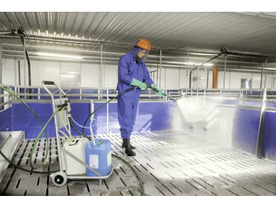 Schlauchaufroller Eingang M 22 x 1,5 AG; Ausgang M 22 x 1,5 IG, mit 20 m Hochdruckschlauch "Easyfarm365+", DN 8 Schlauchaufroller Eingang M 22 x 1,5 AG; Ausgang M 22 x 1,5 IG, mit 20 m Hochdruckschlauch "Easyfarm365+", DN 8