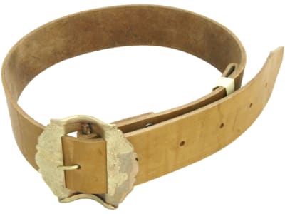 Schafriemen 35 mm für flache Schellen, naturbraun, mit Blechschnalle und Haltelasche Schafriemen 35 mm für flache Schellen, naturbraun, mit Blechschnalle und Haltelasche