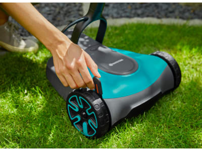 Gardena Akku-Rasenmäher HandyMower 22/18V P4A Ready-To-Use Set 50 für kleine und komplexe Rasenflächen bis zu 50 m² pro Akku-Laufzeit Gardena Akku-Rasenmäher HandyMower 22/18V P4A Ready-To-Use Set 50 für kleine und komplexe Rasenflächen bis zu 50 m² pro Akku-Laufzeit