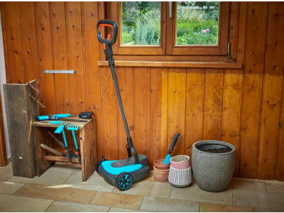 Gardena Akku-Rasenmäher HandyMower 22/18V P4A 50 ohne Akku, ohne Ladegerät für kleine und komplexe Rasenflächen bis zu 50 m² pro Akku-Laufzeit Gardena Akku-Rasenmäher HandyMower 22/18V P4A 50 ohne Akku, ohne Ladegerät für kleine und komplexe Rasenflächen bis zu 50 m² pro Akku-Laufzeit