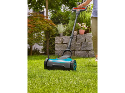 Gardena Akku-Rasenmäher HandyMower 22/18V P4A 50 ohne Akku, ohne Ladegerät für kleine und komplexe Rasenflächen bis zu 50 m² pro Akku-Laufzeit Gardena Akku-Rasenmäher HandyMower 22/18V P4A 50 ohne Akku, ohne Ladegerät für kleine und komplexe Rasenflächen bis zu 50 m² pro Akku-Laufzeit