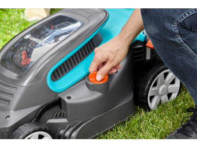 Gardena Akku-Rasenmäher PowerMax 32/36V P4A Ready-To-Use Set 200 inkl. Akkus und Ladegerät Gardena Akku-Rasenmäher PowerMax 32/36V P4A Ready-To-Use Set 200 inkl. Akkus und Ladegerät