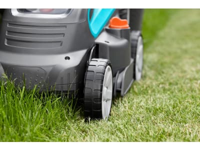 Gardena Akku-Rasenmäher PowerMax 32/36V P4A Ready-To-Use Set 200 inkl. Akkus und Ladegerät Gardena Akku-Rasenmäher PowerMax 32/36V P4A Ready-To-Use Set 200 inkl. Akkus und Ladegerät