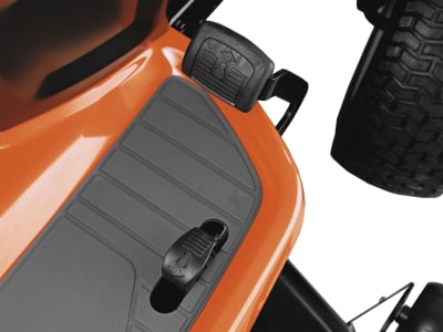 Husqvarna® Rasentraktor "TC 242T" 10,1 kW (13,7 PS), mit Mähdeck 108 cm, 9605101-91 Husqvarna® Rasentraktor "TC 242T" 10,1 kW (13,7 PS), mit Mähdeck 108 cm, 9605101-91