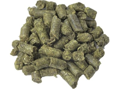Pegus Natural Grünhafercobs stärkearmes Kraftfutter ohne Zusatzstoffe für Pferde und Ponys Cobs 20 kg Sack Pegus Natural Grünhafercobs stärkearmes Kraftfutter ohne Zusatzstoffe für Pferde und Ponys Cobs 20 kg Sack