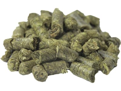 Pegus Natural Grünhafercobs stärkearmes Kraftfutter ohne Zusatzstoffe für Pferde und Ponys Cobs 20 kg Sack Pegus Natural Grünhafercobs stärkearmes Kraftfutter ohne Zusatzstoffe für Pferde und Ponys Cobs 20 kg Sack