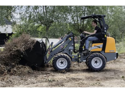 GIANT® Radlader "Giant G1500", Leistung 19 kW (26 PS), Hubhöhe 2.558 mm, Fahrgeschwindigkeit 0 – 12 km/h