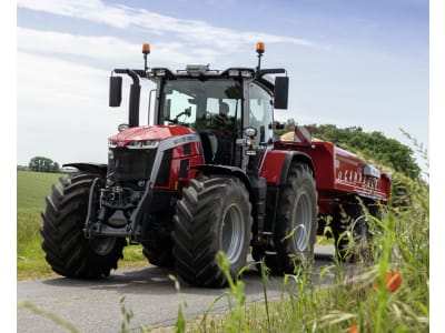 Massey Ferguson Traktor "MF 8S.225" 180 kW (245 PS) bei 1.850 min⁻¹