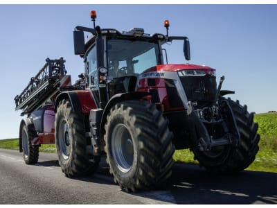 Massey Ferguson Traktor "MF 8S.225" 180 kW (245 PS) bei 1.850 min⁻¹