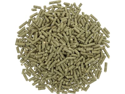 DERBY® Luzernfit getrocknet und pelletiert für Pferde 25 kg Sack DERBY® Luzernfit getrocknet und pelletiert für Pferde 25 kg Sack
