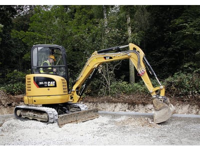 CAT® Minibagger "302.7D CR" 15,2 kW (20,6 PS), Breite 1.570 mm, Gewicht 2.830 kg