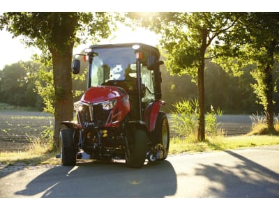 YANMAR Traktor "YT235Q" mit Kabine 25,5 kW (35 PS)