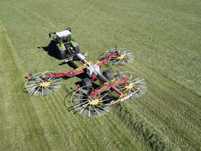 Pöttinger Schwader "Top C" 4 Kreisel, Schwad mittig, hydraulisch verstellbare Arbeitsbreite