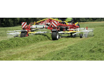 Pöttinger Schwader "Top 962 C" 8,90 – 9,60 m, 2 Kreisel, Schwad mittig, hydraulisch verstellbare Arbeitsbreite, Zugdeichsel