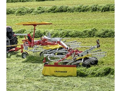 Pöttinger Schwader "Top 632 A" 3,40 – 6,30 m, 2 Kreisel, Schwad links; 2 Schwaden, hydraulisch verstellbare Arbeitsbreite, Unterlenkeranbau mit Anbauschiene; Zugpendel