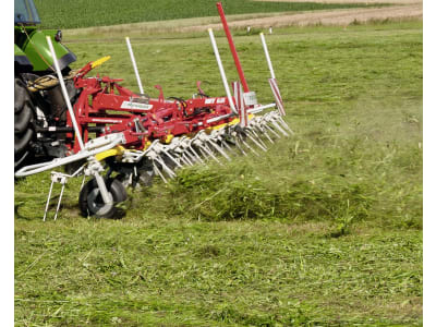 Pöttinger Heuwender "Hit 8.81" Arbeitsbreite 7,81 m 8 Kreisel, Dreipunktanbau Heck