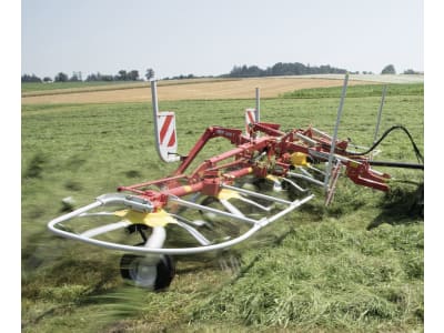 Pöttinger Heuwender "Hit" Zugdeichsel/Unterlenker gezogen Pöttinger Heuwender "Hit" Zugdeichsel/Unterlenker gezogen