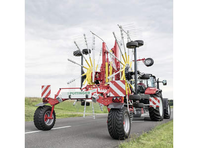 Pöttinger Schwader "Top 962 C" 8,90 – 9,60 m, 2 Kreisel, Schwad mittig, hydraulisch verstellbare Arbeitsbreite, Zugdeichsel Pöttinger Schwader "Top 962 C" 8,90 – 9,60 m, 2 Kreisel, Schwad mittig, hydraulisch verstellbare Arbeitsbreite, Zugdeichsel