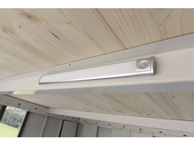 Biohort LED-Leuchte akkubetrieben, mit Bewegungssensor und Dauerlichtschalter 44 x 4 cm silver für Gerätehaus und Gartenschrank Biohort LED-Leuchte akkubetrieben, mit Bewegungssensor und Dauerlichtschalter 44 x 4 cm silver für Gerätehaus und Gartenschrank