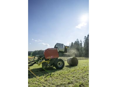 Pöttinger Rundballenpresse "Impress 3130 F Master" Ø Ballen 1,30 m Pöttinger Rundballenpresse "Impress 3130 F Master" Ø Ballen 1,30 m