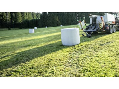 Pöttinger Rundballenpresse "Impress 3160 VC Pro" Ø Ballen 0,80 – 1,55 m mit Wickler Pöttinger Rundballenpresse "Impress 3160 VC Pro" Ø Ballen 0,80 – 1,55 m mit Wickler
