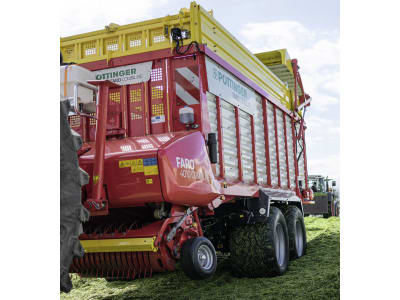 Pöttinger Ladewagen "Faro 4010 D Combiline" Ladevolumen 22 m³ mit Mehrzweck-Rotor, 2 Dosierwalzen Pöttinger Ladewagen "Faro 4010 D Combiline" Ladevolumen 22 m³ mit Mehrzweck-Rotor, 2 Dosierwalzen