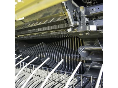 Pöttinger Rundballenpresse "Impress 3130 FC Pro" Ø Ballen 1,30 m mit Wickler Pöttinger Rundballenpresse "Impress 3130 FC Pro" Ø Ballen 1,30 m mit Wickler