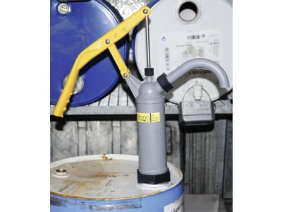 Reilang™ Handpumpe für Diesel, Heizöl etc., mit Auslaufbogen, für Fässer von 50 – 200 l Reilang™ Handpumpe für Diesel, Heizöl etc., mit Auslaufbogen, für Fässer von 50 – 200 l