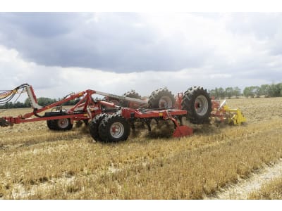 Pöttinger Grubber "TERRIA" 3-balkig gezogen Pöttinger Grubber "TERRIA" 3-balkig gezogen