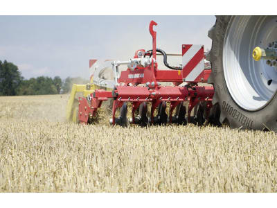 Pöttinger Scheibenegge "Terradisc K" Dreipunktanbau klappbar Pöttinger Scheibenegge "Terradisc K" Dreipunktanbau klappbar