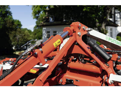 Pöttinger Grubber "TERRIA" 4-balkig gezogen Pöttinger Grubber "TERRIA" 4-balkig gezogen