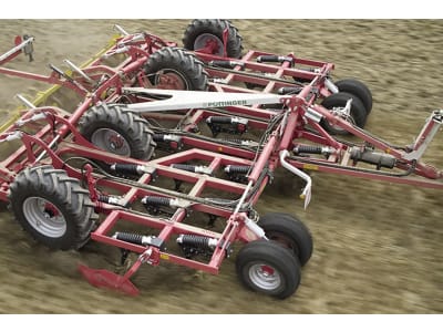 Pöttinger Grubber "TERRIA" 4-balkig gezogen Pöttinger Grubber "TERRIA" 4-balkig gezogen