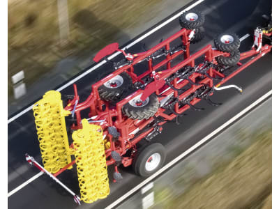 Pöttinger Grubber "TERRIA" 4-balkig gezogen Pöttinger Grubber "TERRIA" 4-balkig gezogen