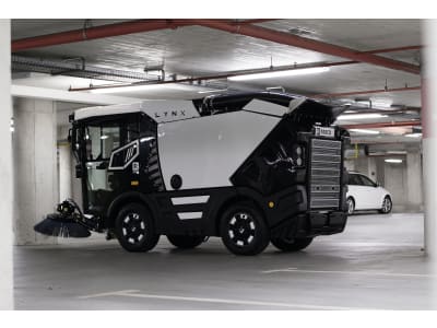 RASCO Kehrmaschine "Lynx" mit Turbodiesel-Motor 62 kW (84 PS) bei 2.300 min⁻¹ RASCO Kehrmaschine "Lynx" mit Turbodiesel-Motor 62 kW (84 PS) bei 2.300 min⁻¹